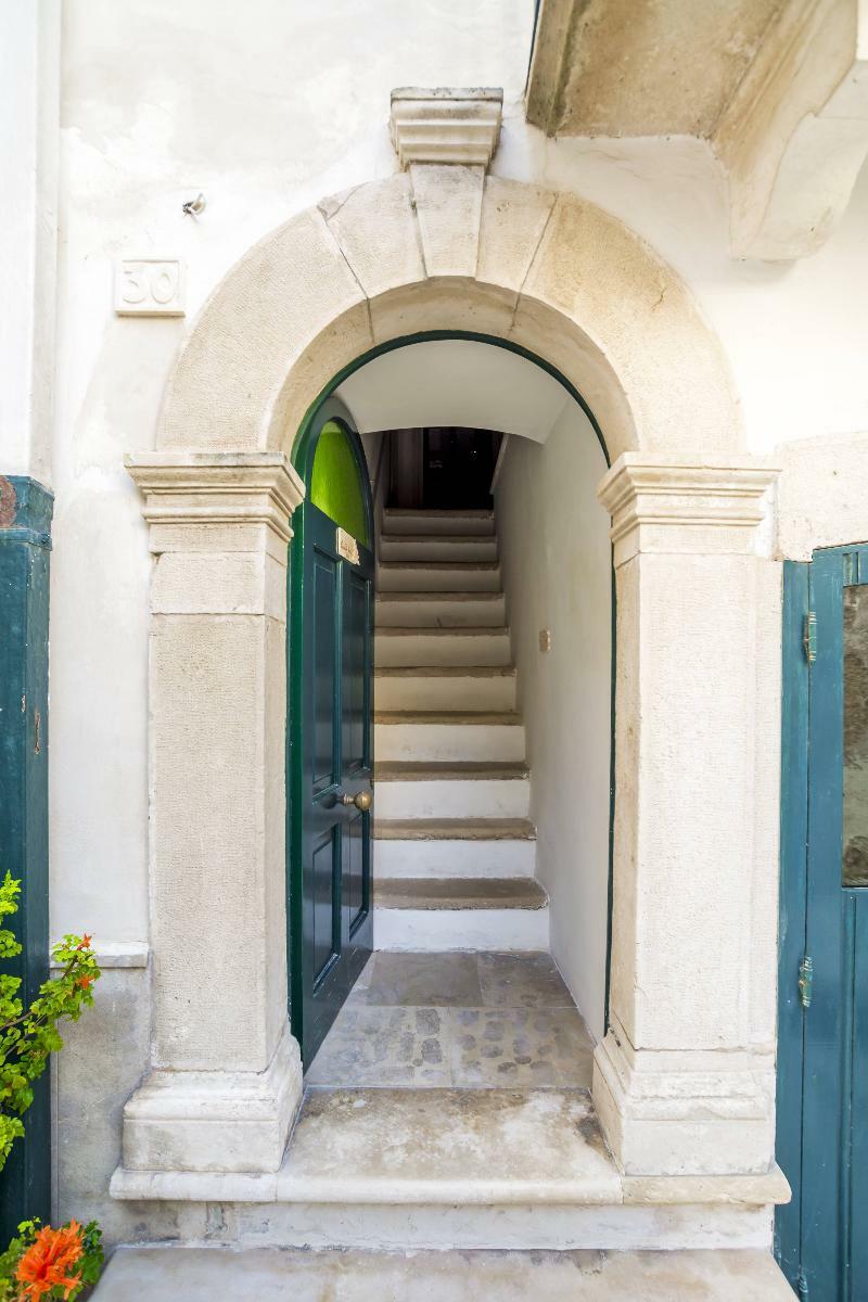 Vico De Amicis 30 Hotel Monopoli Exterior photo